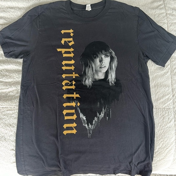 Taylor Swift Reputation Stadium Tour T-Shirt - Picture 1 of 2